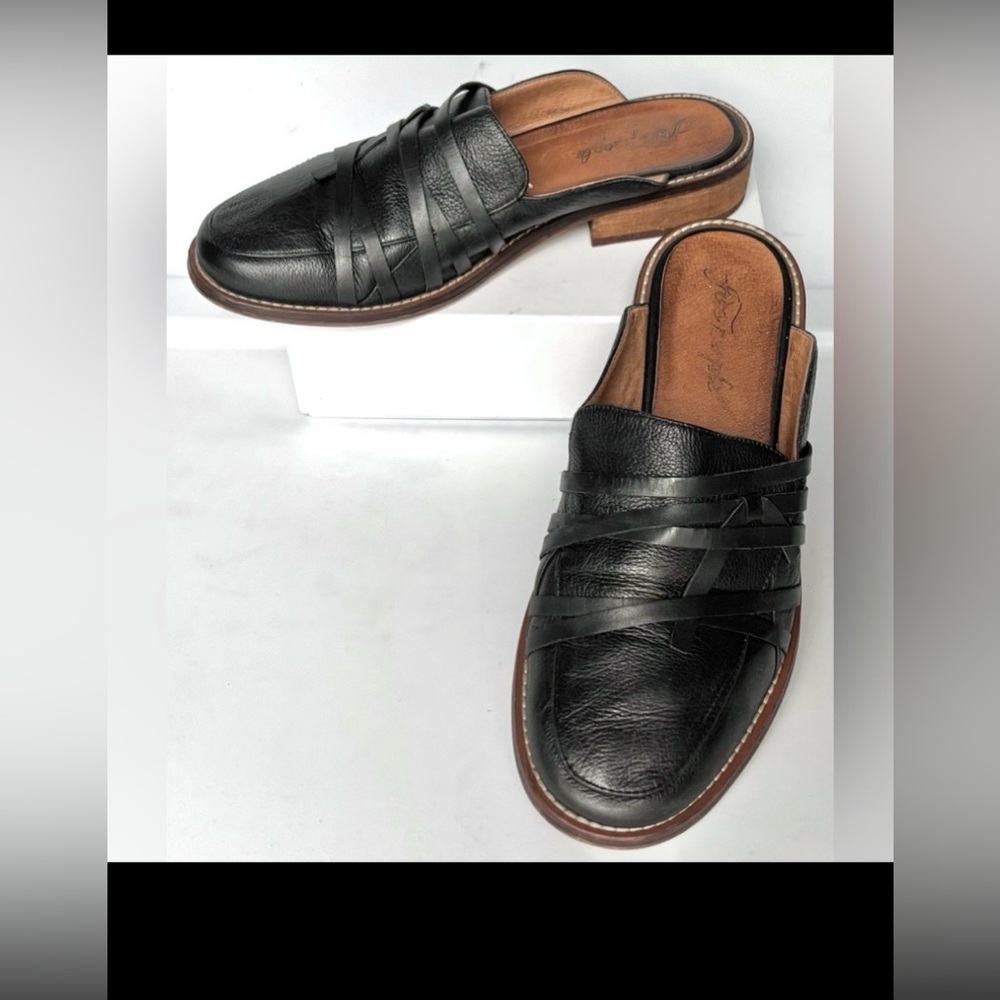Free People Closed Toe Black Leather Backless Mules 1” Heel EU 40 = US 9.0 - 9.5